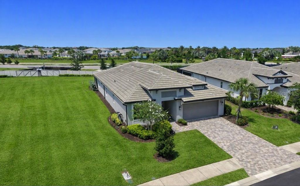 Image 3 of property listing at 17668 SAVORY MIST CIRCLE, Bradenton, FL 34211