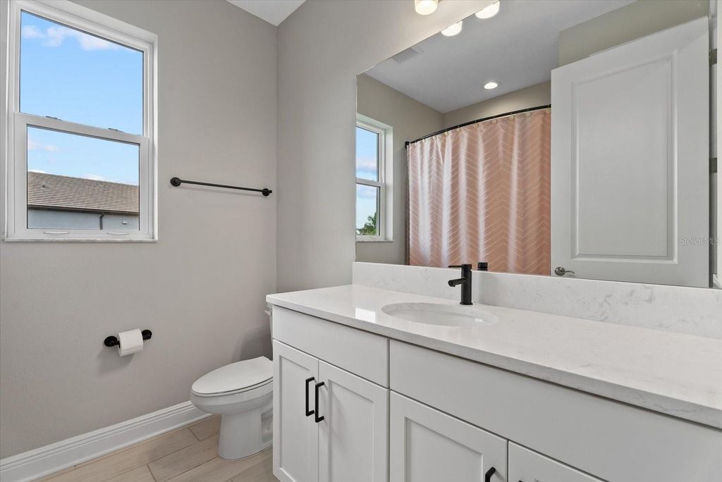 Image 24 of property listing at 17668 SAVORY MIST CIRCLE, Bradenton, FL 34211