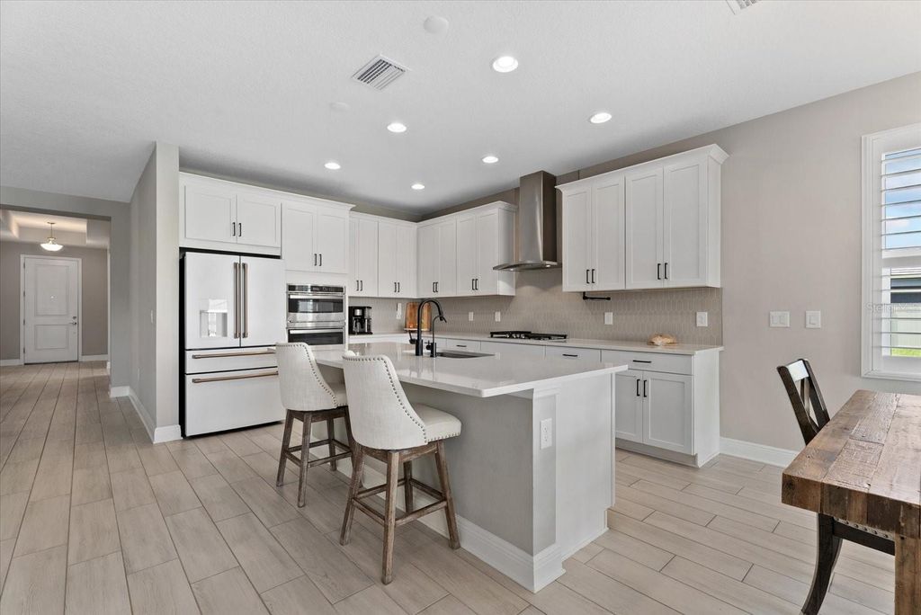 Image 6 of property listing at 17668 SAVORY MIST CIRCLE, Bradenton, FL 34211