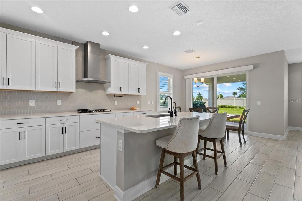 Image 9 of property listing at 17668 SAVORY MIST CIRCLE, Bradenton, FL 34211
