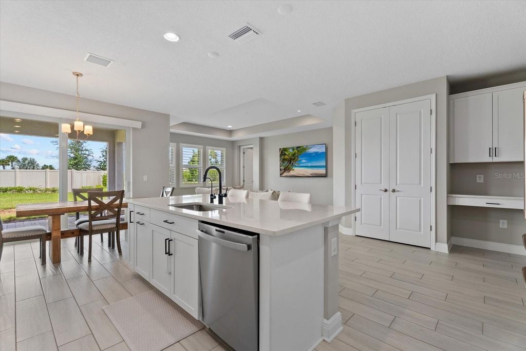 Image 10 of property listing at 17668 SAVORY MIST CIRCLE, Bradenton, FL 34211