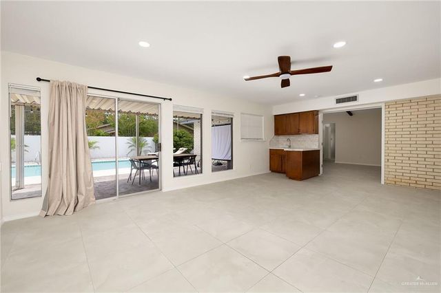 207 E Jackson Avenue, Mcallen, TX 78501