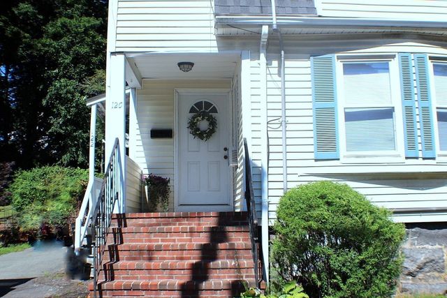 120 Glendale Rd 1, Quincy, MA 02169