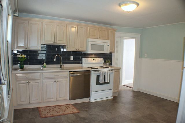 120 Glendale Rd 1, Quincy, MA 02169
