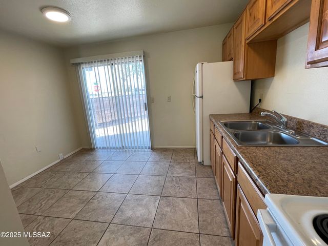 3803 S Queen Palm Drive, Tucson, AZ 85730
