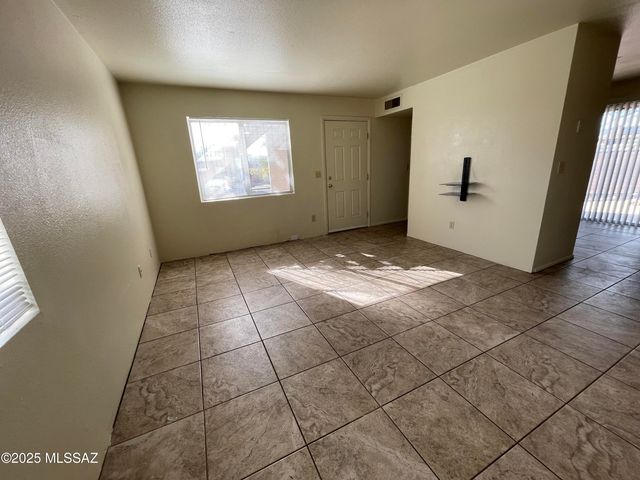 3803 S Queen Palm Drive, Tucson, AZ 85730