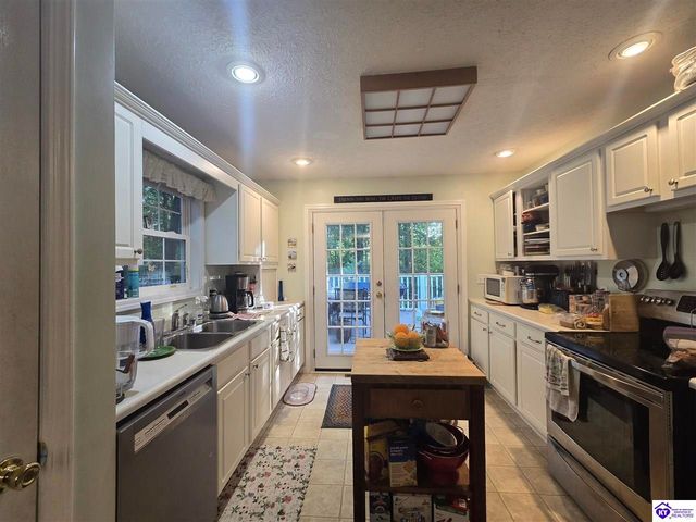 87 Pine Ridge Drive, Brandenburg, KY 40108