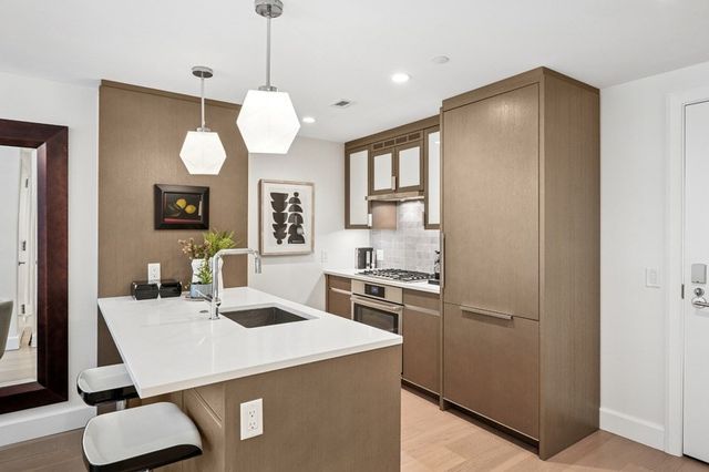 100 Lovejoy Wharf 5N, Boston, MA 02114