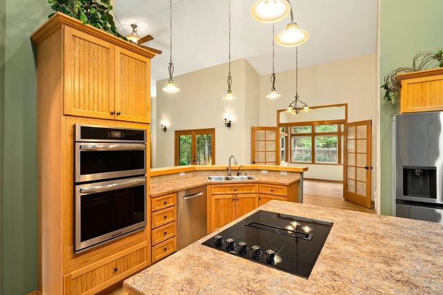 7001 E Chattaroy Rd, Chattaroy, WA 99003