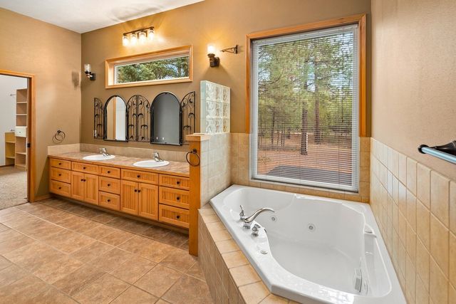 7001 E Chattaroy Rd, Chattaroy, WA 99003