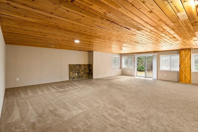 7001 E Chattaroy Rd, Chattaroy, WA 99003