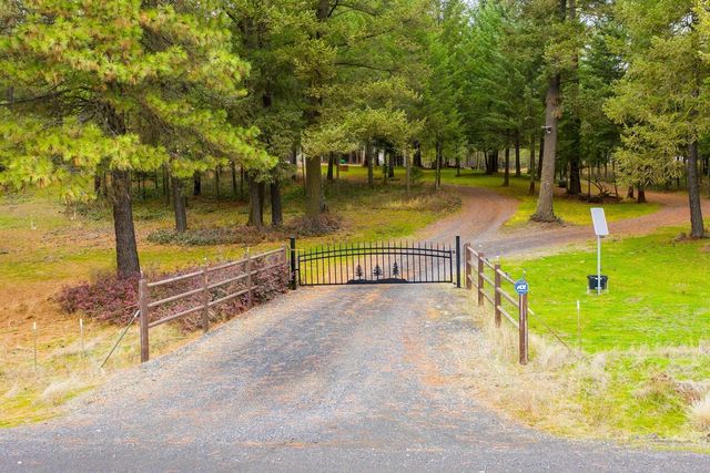 7001 E Chattaroy Rd, Chattaroy, WA 99003