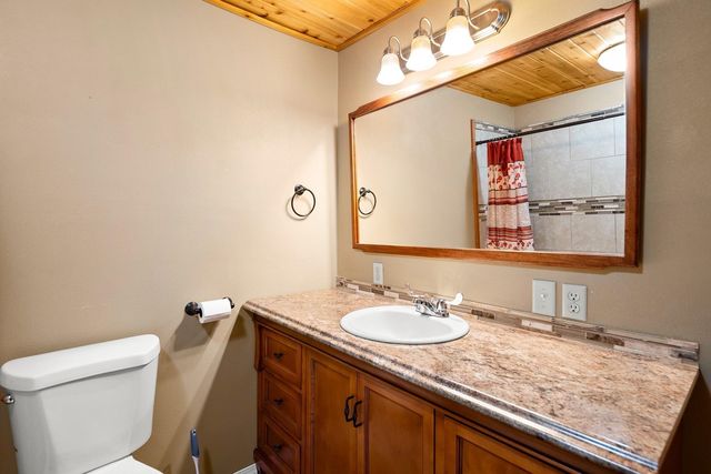 7001 E Chattaroy Rd, Chattaroy, WA 99003