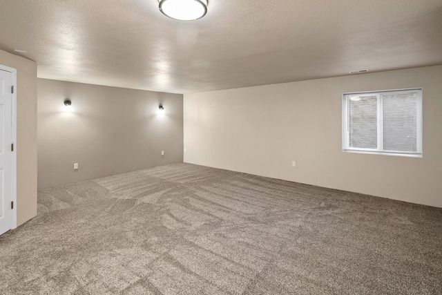 7001 E Chattaroy Rd, Chattaroy, WA 99003