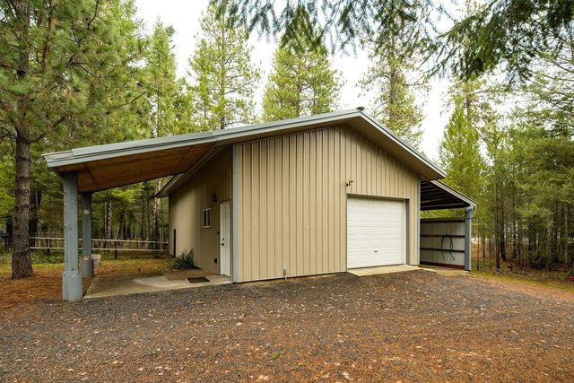 7001 E Chattaroy Rd, Chattaroy, WA 99003