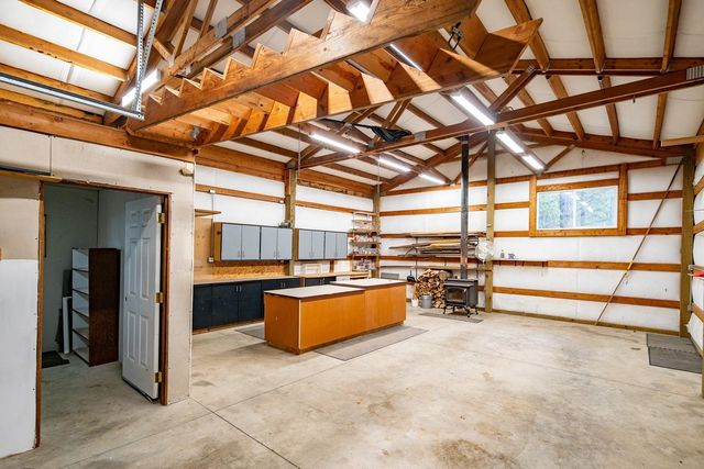 7001 E Chattaroy Rd, Chattaroy, WA 99003