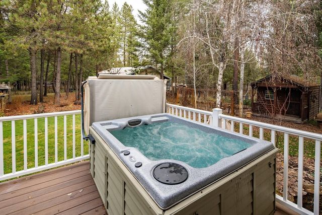 7001 E Chattaroy Rd, Chattaroy, WA 99003