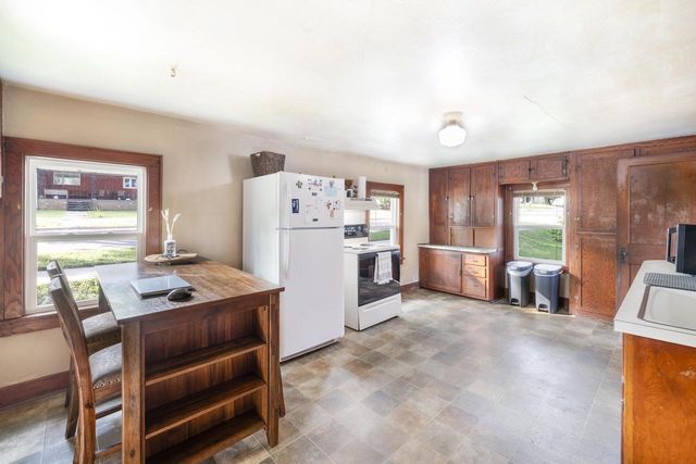 422 3rd Avenue, Baraboo, WI 53913