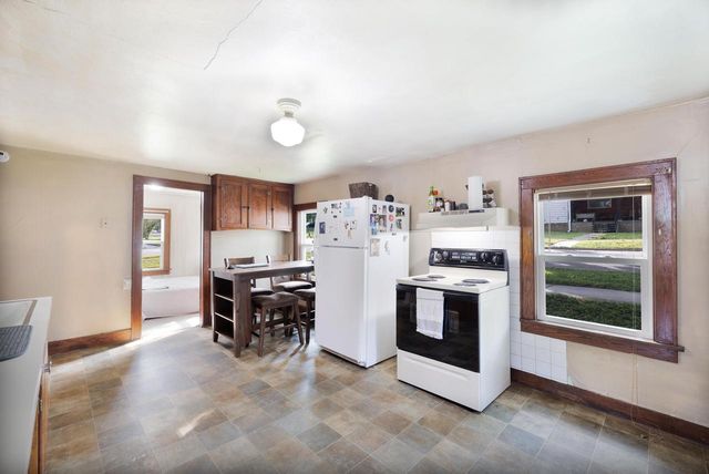 422 3rd Avenue, Baraboo, WI 53913