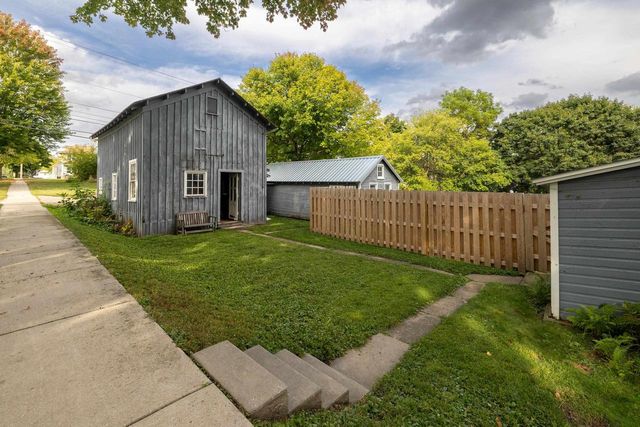 422 3rd Avenue, Baraboo, WI 53913