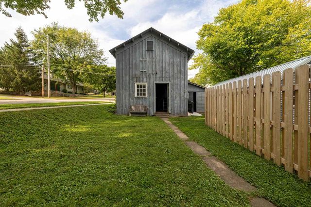 422 3rd Avenue, Baraboo, WI 53913