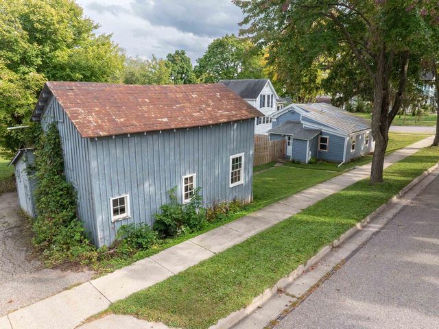 422 3rd Avenue, Baraboo, WI 53913