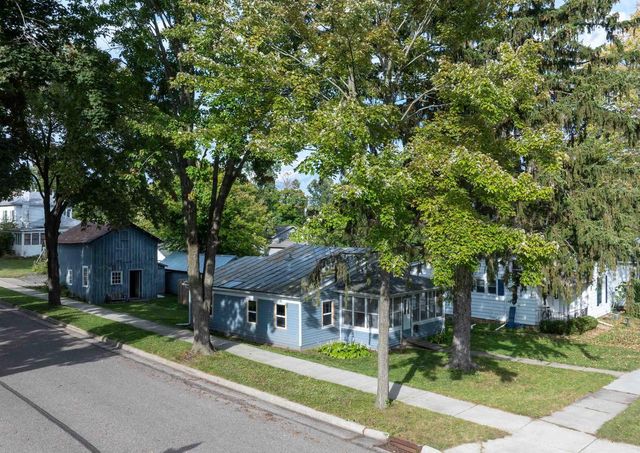 422 3rd Avenue, Baraboo, WI 53913