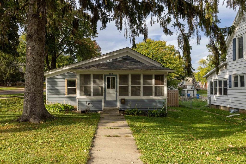 422 3rd Avenue, Baraboo, WI 53913