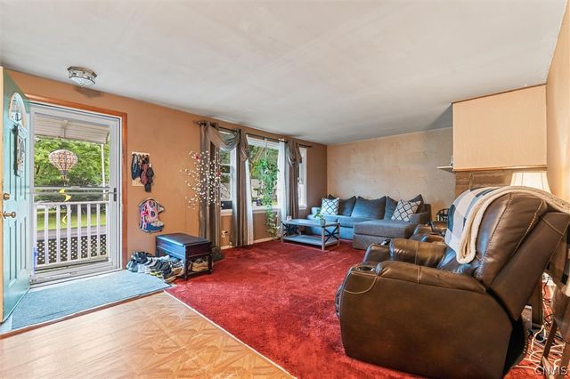 129 Wadsworth Road, Clay, NY 13212