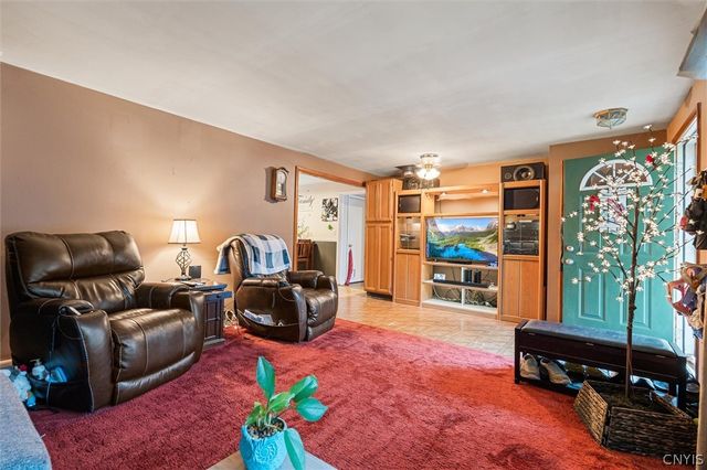 129 Wadsworth Road, Clay, NY 13212