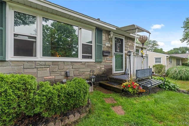 129 Wadsworth Road, Clay, NY 13212