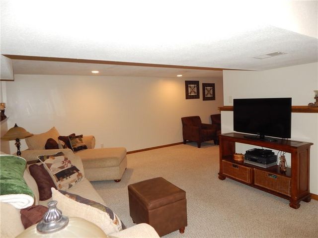 237 FAIRLANE Street, Lansing, KS 66043