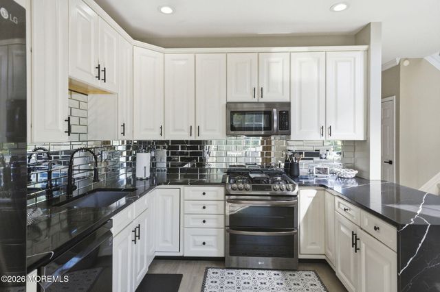 7 Demarest Drive, Manalapan, NJ 07726