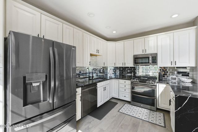 7 Demarest Drive, Manalapan, NJ 07726