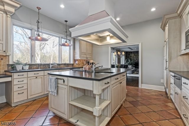 101 Sunnybranch Rd, Far Hills Boro, NJ 07931