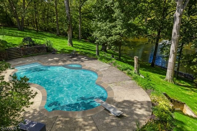 101 Sunnybranch Rd, Far Hills Boro, NJ 07931