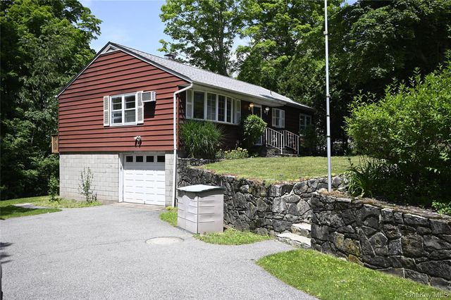 16 Greenridge Court, Carmel, NY 10512