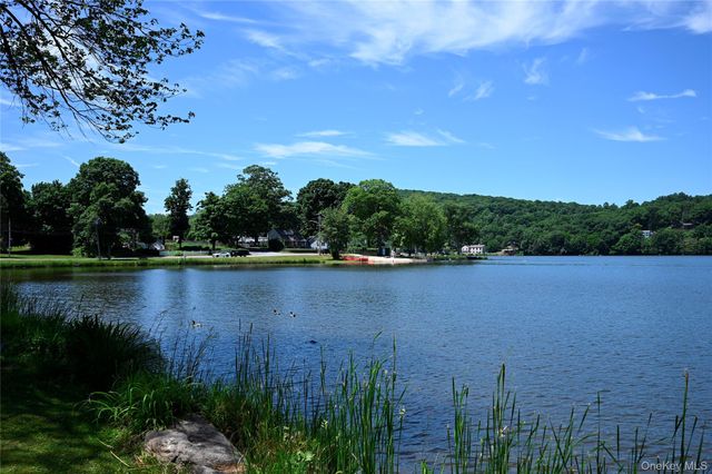 16 Greenridge Court, Carmel, NY 10512