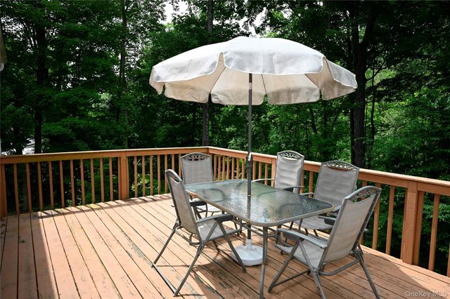 16 Greenridge Court, Carmel, NY 10512