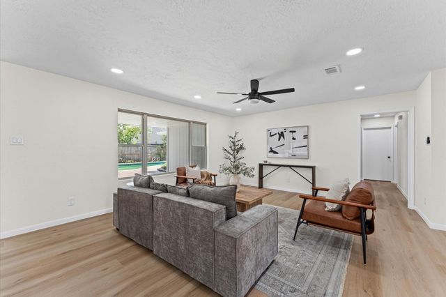 2914 Riata Lane, Houston, TX 77043