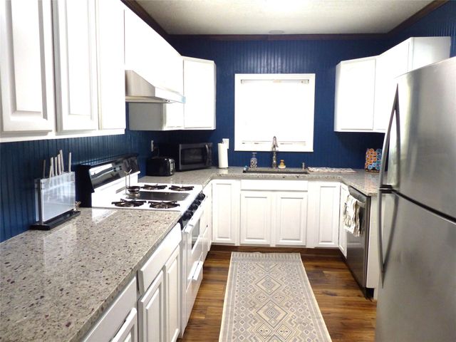 1031 11th, Brady, TX 76825