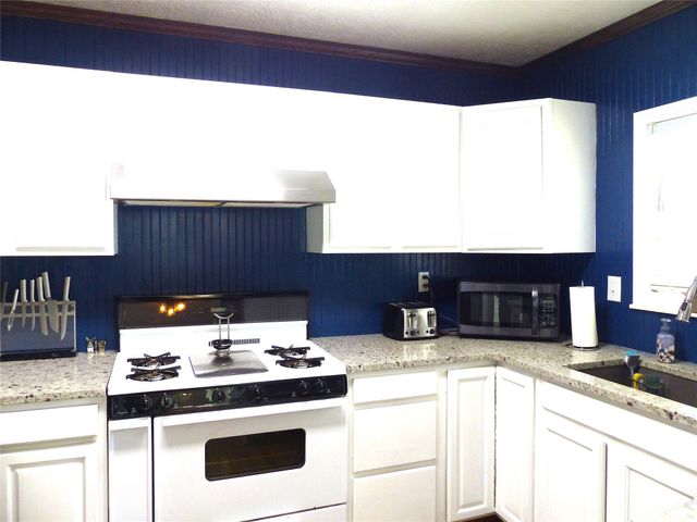 1031 11th, Brady, TX 76825