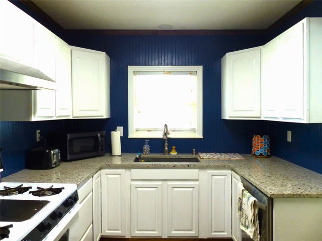 1031 11th, Brady, TX 76825