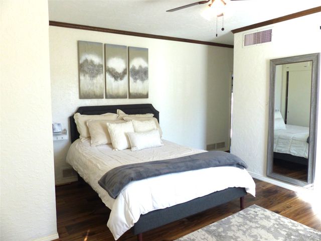 1031 11th, Brady, TX 76825