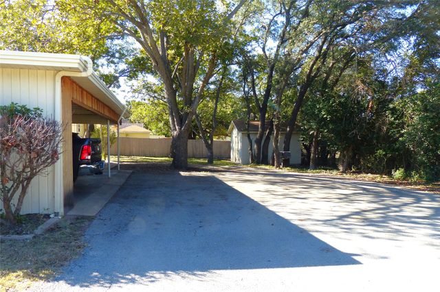 1031 11th, Brady, TX 76825