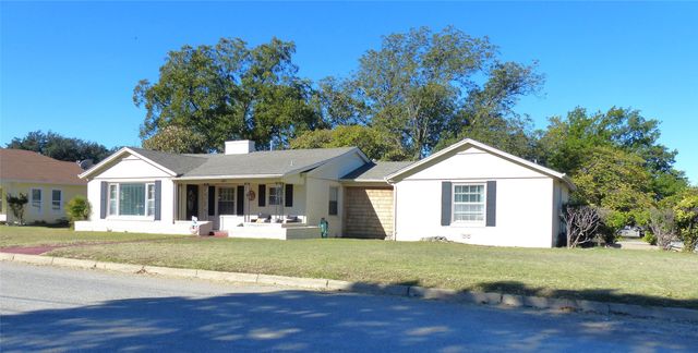 1031 11th, Brady, TX 76825