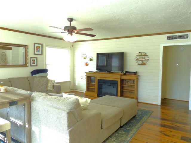 1031 11th, Brady, TX 76825