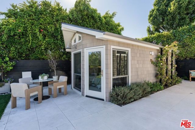 1037 Maroney Lane, Los Angeles, CA 90272