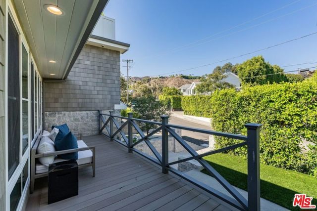 1037 Maroney Lane, Los Angeles, CA 90272