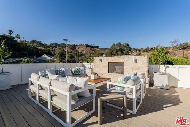 1037 Maroney Lane, Los Angeles, CA 90272